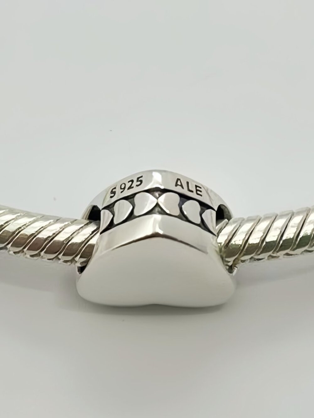 Pandora Beautiful Girlfriend Heart Exclusive Charm - Picture 2 of 3